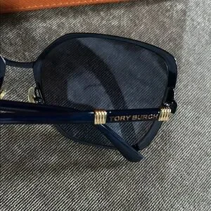 Tory Burch Sunglasses with Sporty Design Miller Oversized Square Sunglasses: Women main image 2